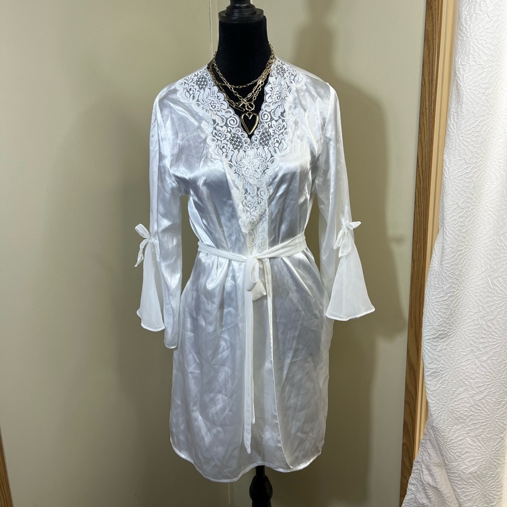 Oscar de la Renta White Satin Lace Robe